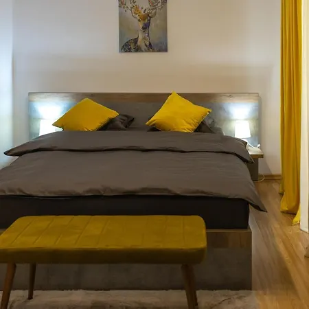 Luxury 2 Bedroom *